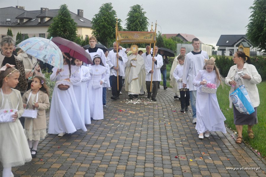 57 Procesja eucharystyczna.jpg